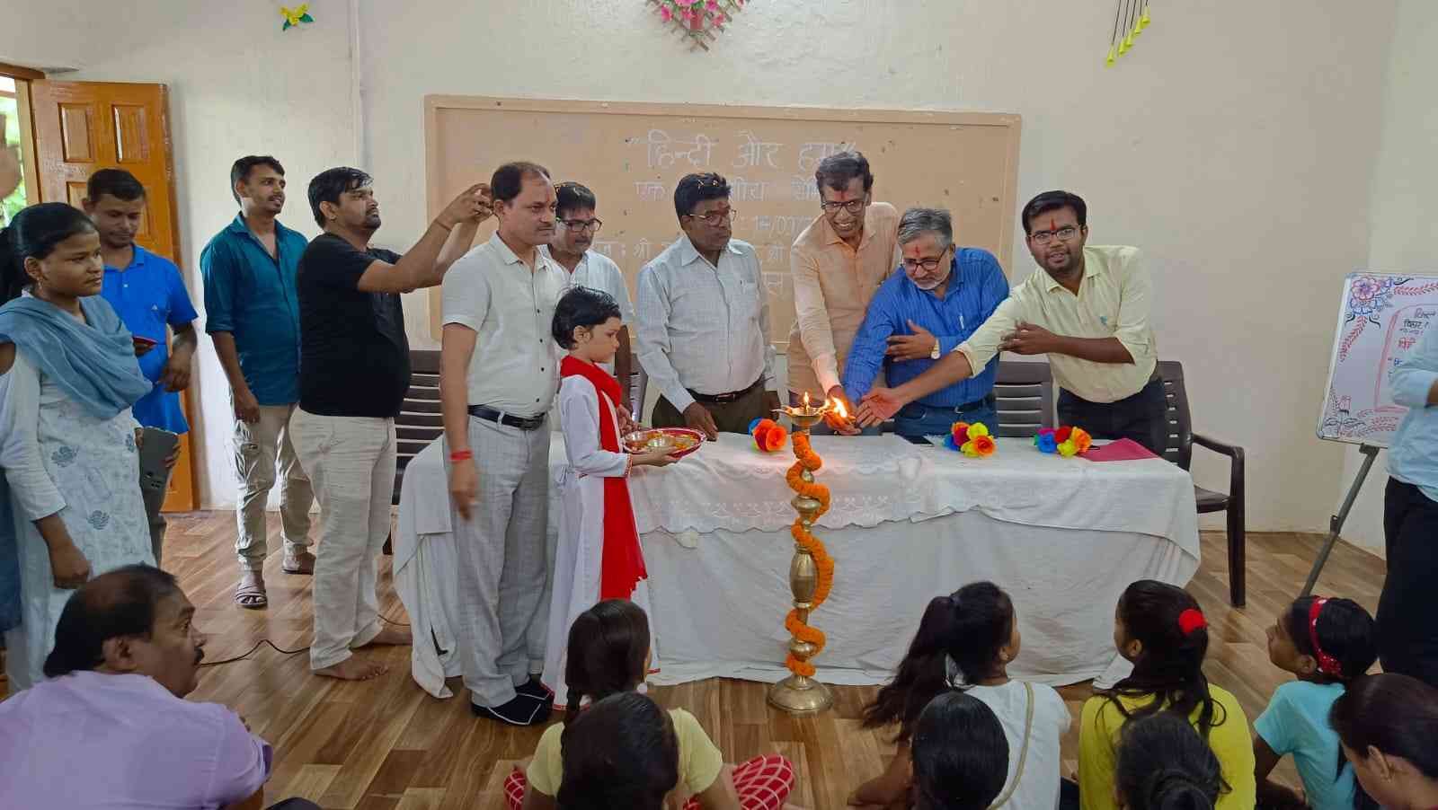 किलकारी गया के बच्चों ने जाना हिंदी का महत्त्व।